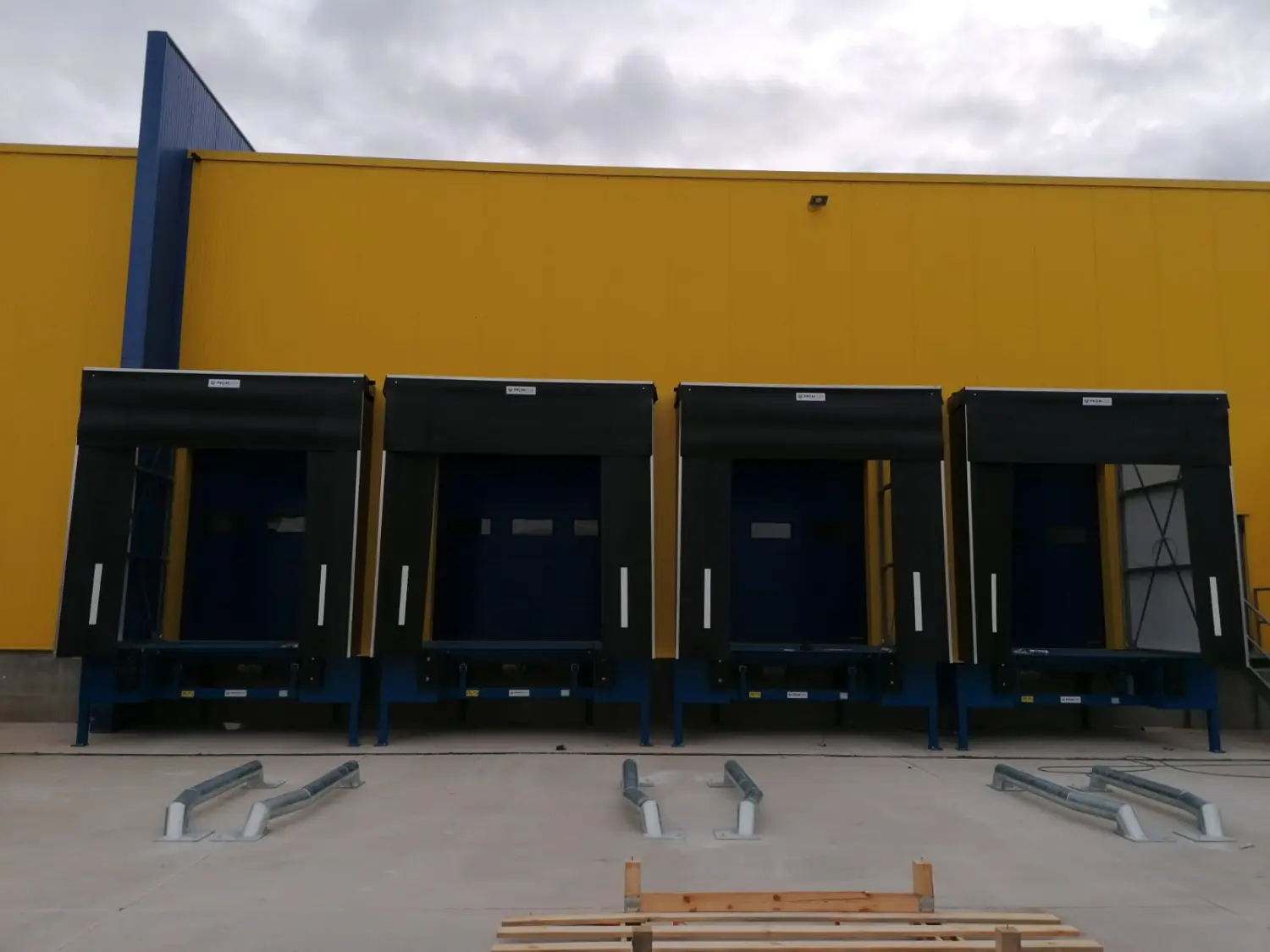 Logistikzentren mit der Verladetechnik der Absolut GmbH