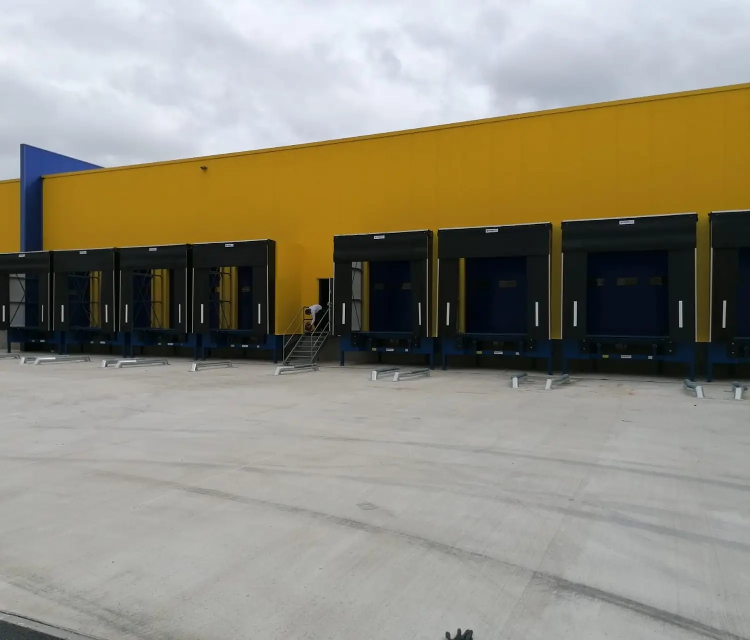 Logistikzentren mit der Verladetechnik der Absolut GmbH