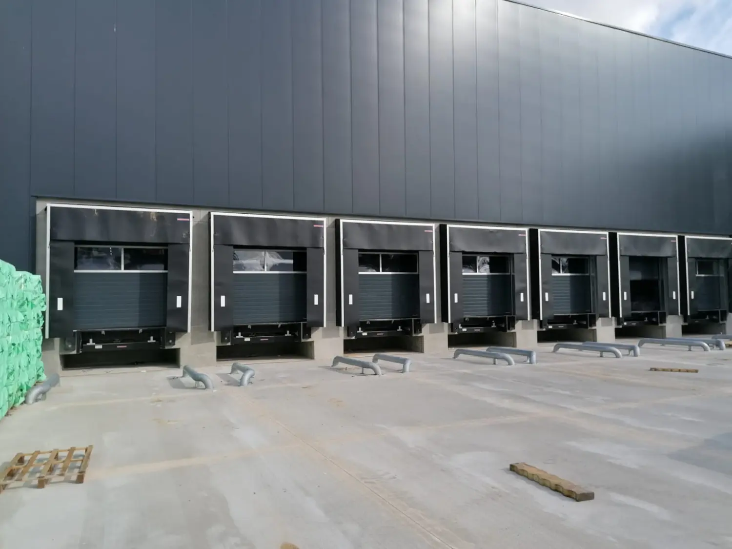 Logistikzentren mit der Verladetechnik der Absolut GmbH