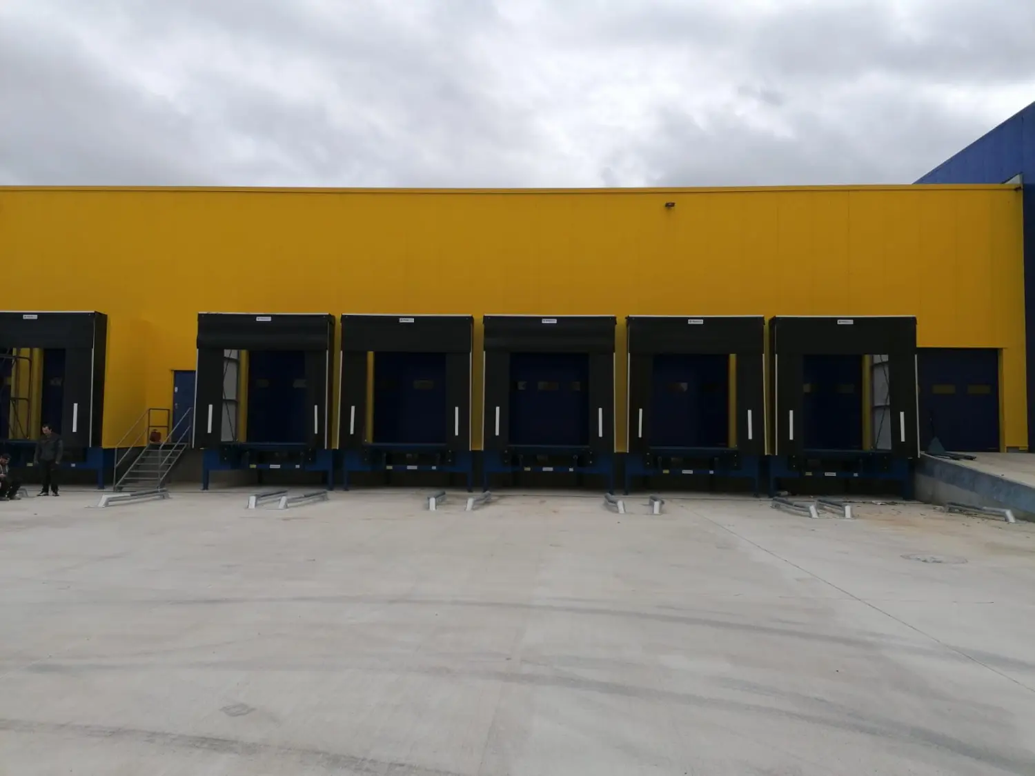 Logistikzentren mit der Verladetechnik der Absolut GmbH