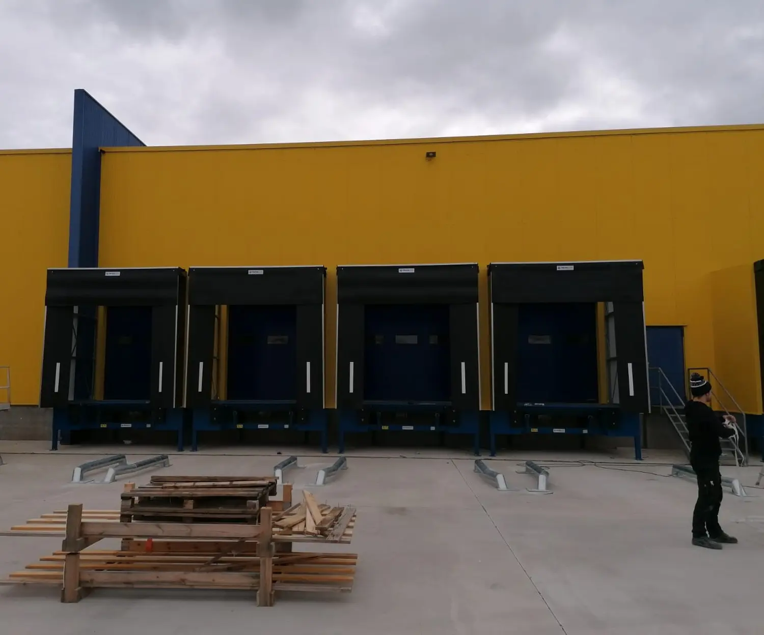 Logistikzentren mit der Verladetechnik der Absolut GmbH