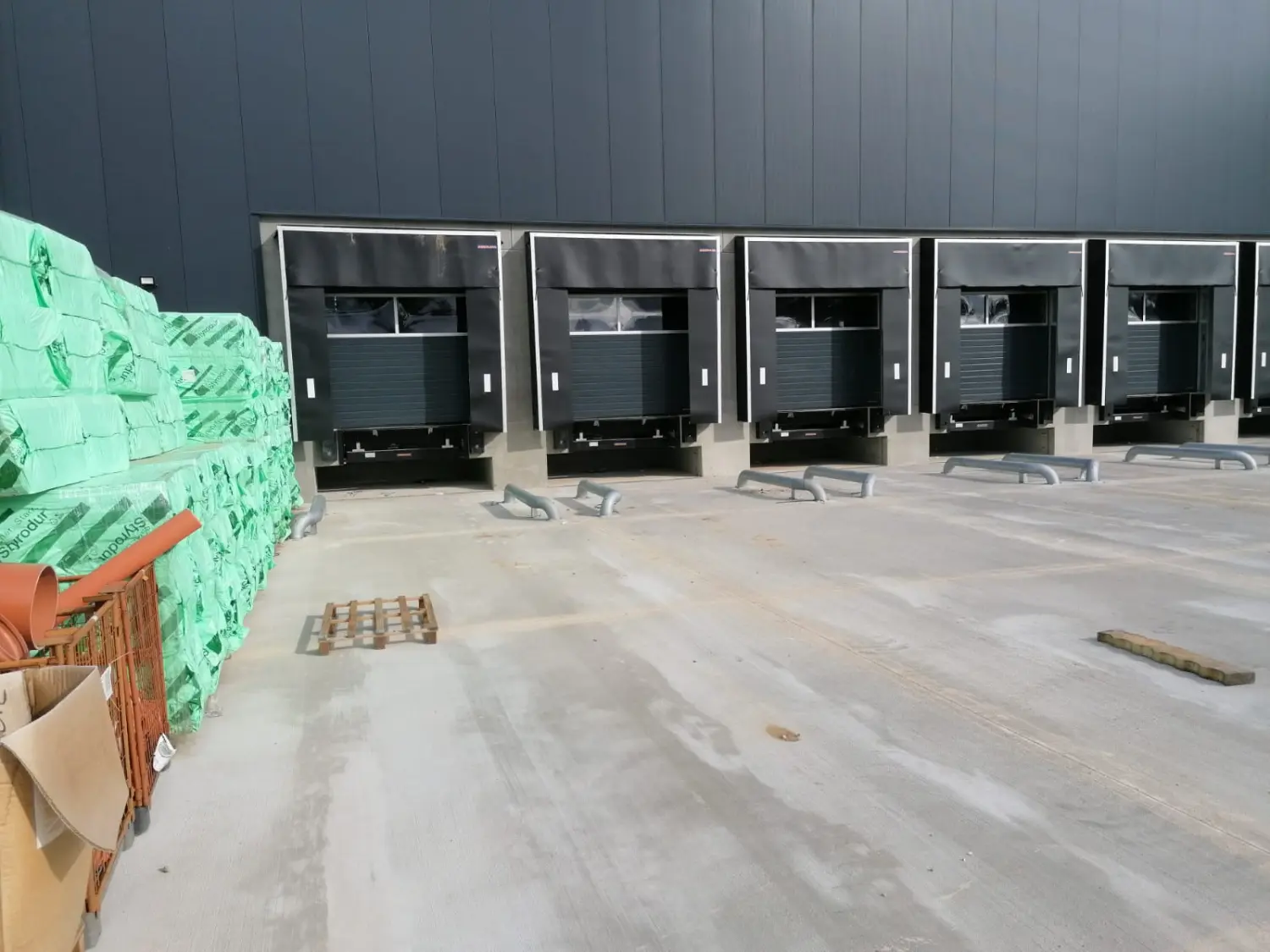 Logistikzentren mit der Verladetechnik der Absolut GmbH