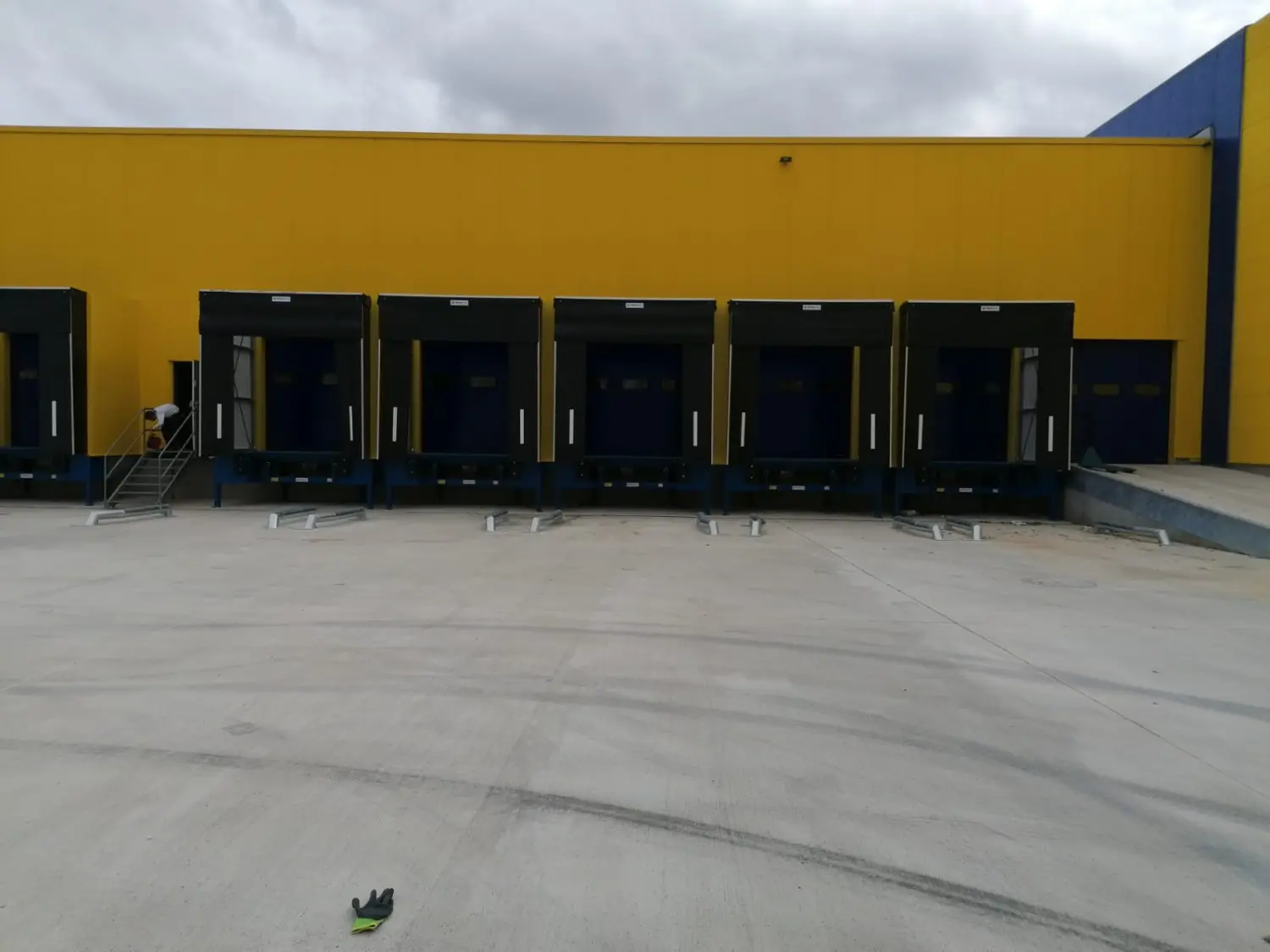 Logistikzentren mit der Verladetechnik der Absolut GmbH